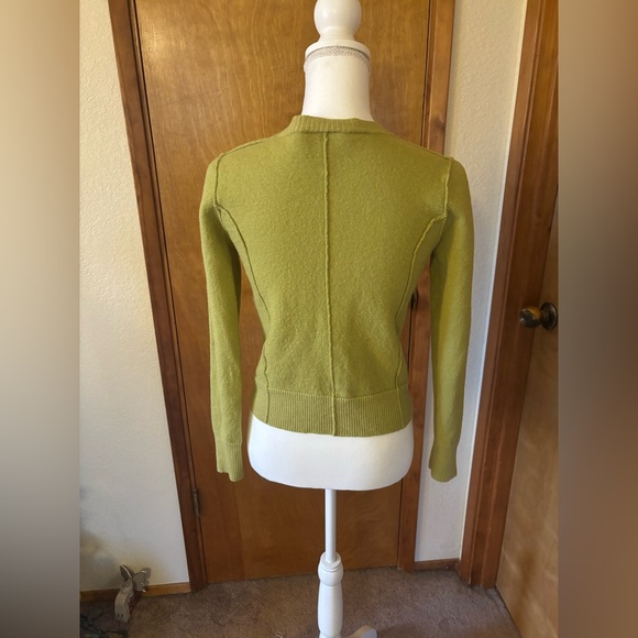 Elegant Wool Green Women's Cardigan - Picture 4 of 10